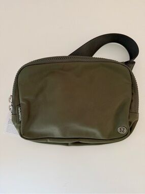 lululemon athletica Everywhere Belt Bag Large Olive Green NWT